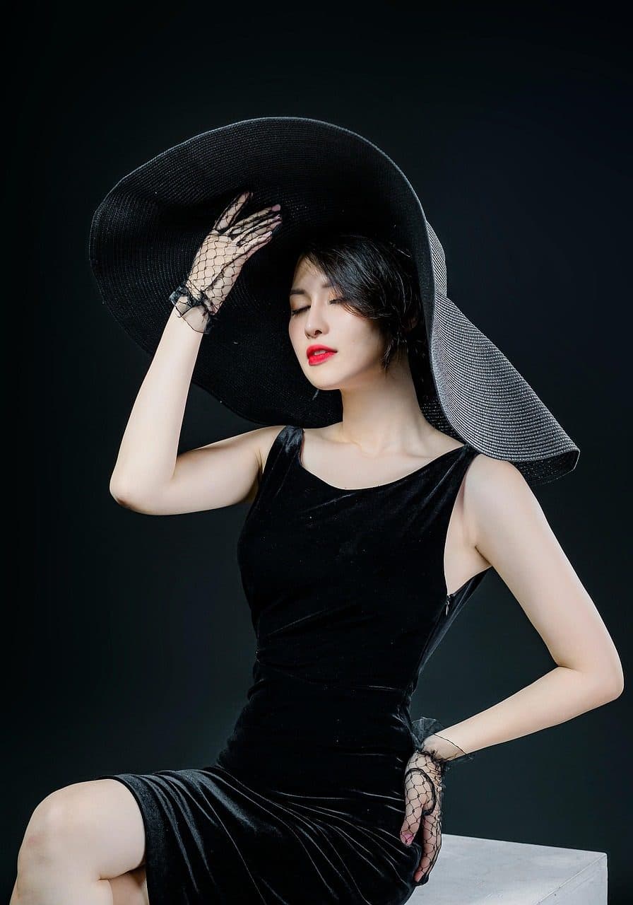 Đầm Nhung Đen Sát Nách